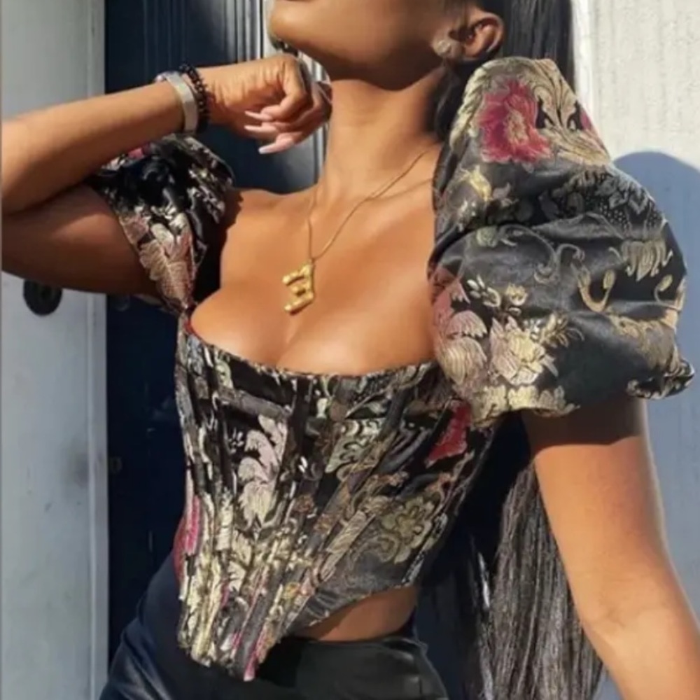 💐🍃SPRING CLEANING SALE! 
Puff Sleeve bustier